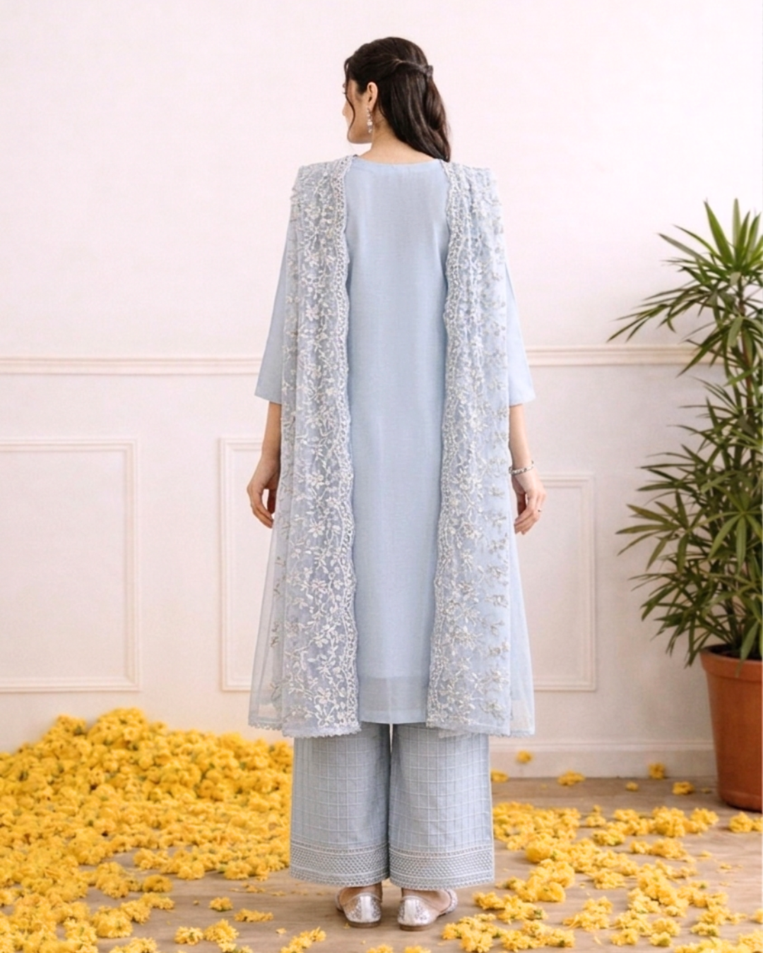 Mariya B Elegant Pakistani Suit - Image 2